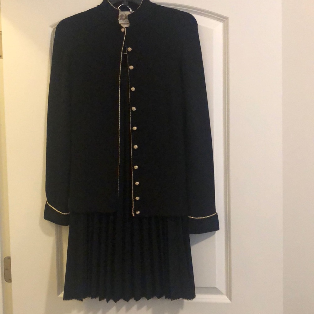 ST. JOHN Tunic and skirt